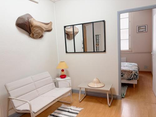 Cozy apartment, gym, heart of Cité