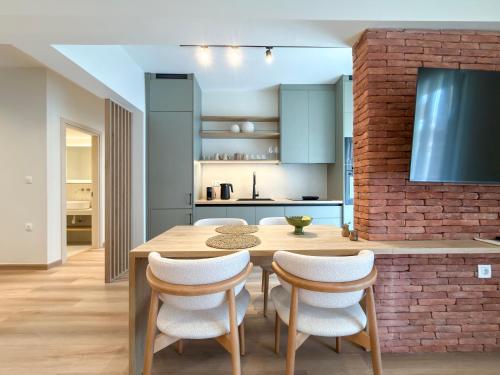 Luxury Downtown Apartment F2