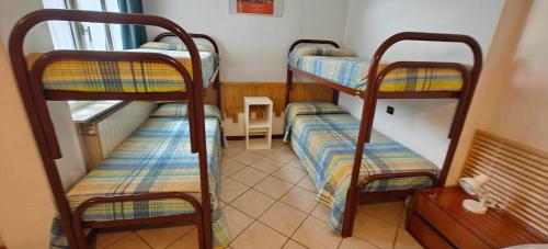 two bunk beds in a small room with a window at Appartamenti Angelo e Maria in Lovere