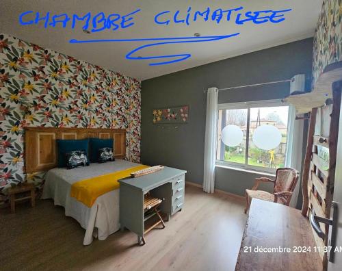 a bedroom with a bed and a sign on the wall at les Box chambre d'hôtes in Figeac