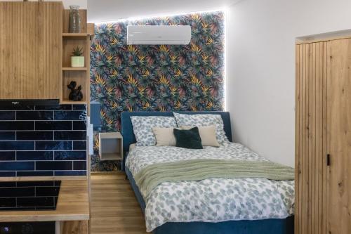 Llit o llits en una habitació de Nyugi Vendégház