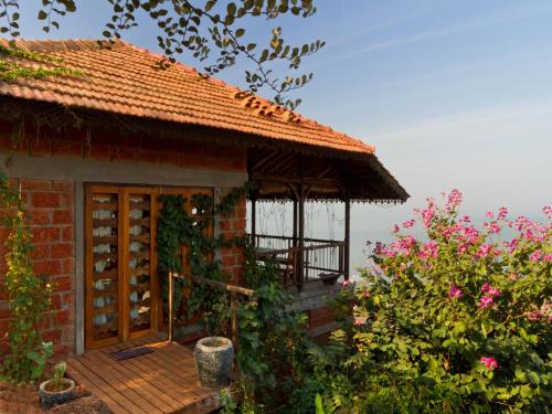 Zahrada ubytování SaffronStays Villa 270, Dapoli
