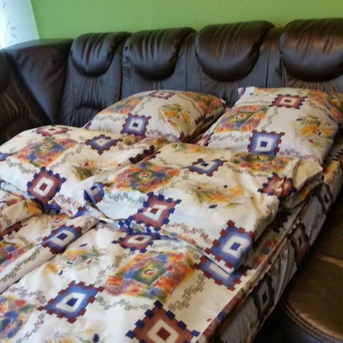 a bed with a blanket on top of it at Haus Nähe Flughafen und Messe in Düsseldorf