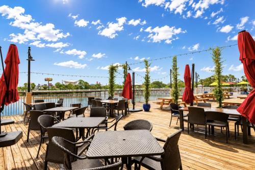 A Shore Thing at Laketown Wharf #1904 by Nautical Properties photo 100