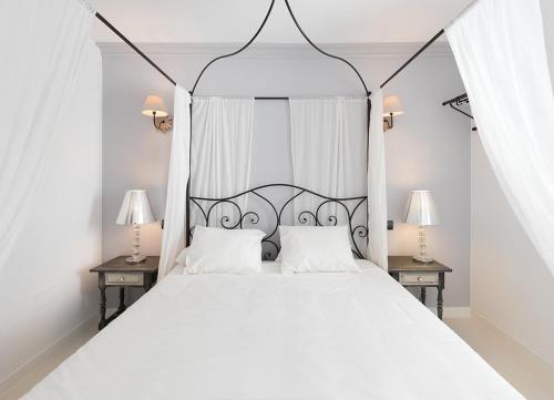 Cama o camas de una habitación en Casa en el Roc de Sant Gaieta