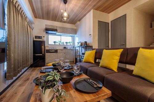 NEW OPEN! Shinsaibashi 4 min Dotonbori 5 min Rooftop Balcony 4 Beds 42m2