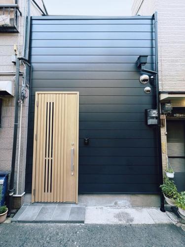 Serene Joy Court , 5 minute walk to the station , 1 stop to Tsutenkaku Tower and Namba , Near the JR Kyoto Line , Close to a 24 hour supermarket , Hot springs