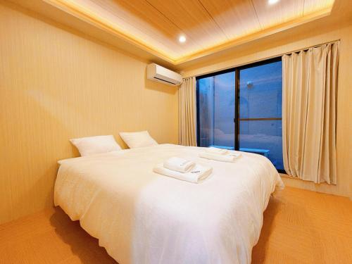 Serene Joy Court , 5 minute walk to the station , 1 stop to Tsutenkaku Tower and Namba , Near the JR Kyoto Line , Close to a 24 hour supermarket , Hot springs