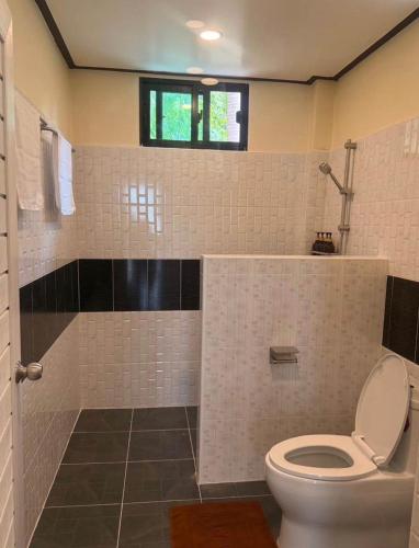 a bathroom with a toilet and a shower at PnppGreenhill in Ko Phangan