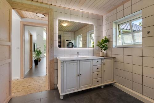 a bathroom with a sink and a mirror at Feriehus 1150 in Ringkøbing