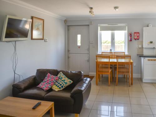 a living room with a couch and a table at Thistle No4 - Uk49250 in Althorne