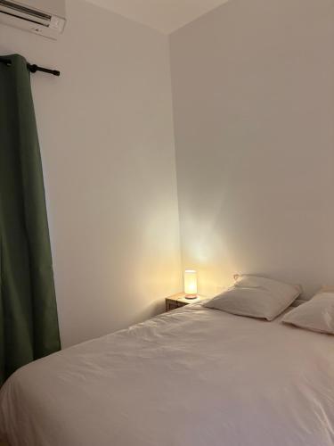 Appartement rénové avec balcon au cœur d Avignon