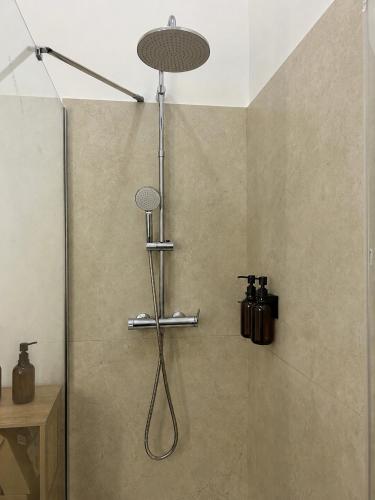 Appartement rénové avec balcon au cœur d Avignon