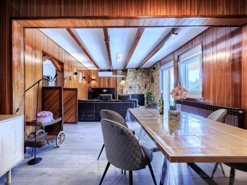 Holiday Home Lola by Interhome