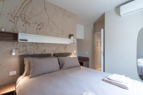 a bedroom with a bed and a wall at Dimora Nòva Verona in Verona
