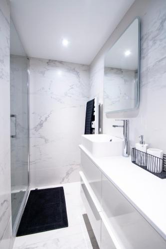 Relax in a Townhouse in Paris l 16th District
