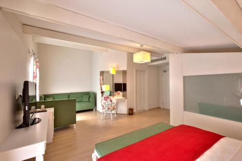 Μια τηλεόραση ή/και κέντρο ψυχαγωγίας στο Baga Hotel