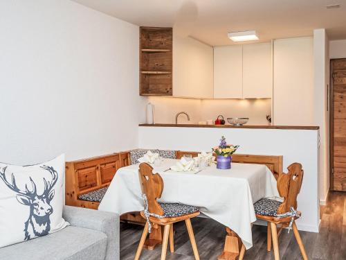 Apartment Chesa Palüdin 10 - Pontresina by Interhome