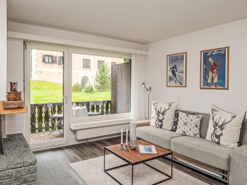 Apartment Chesa Palüdin 10 - Pontresina by Interhome