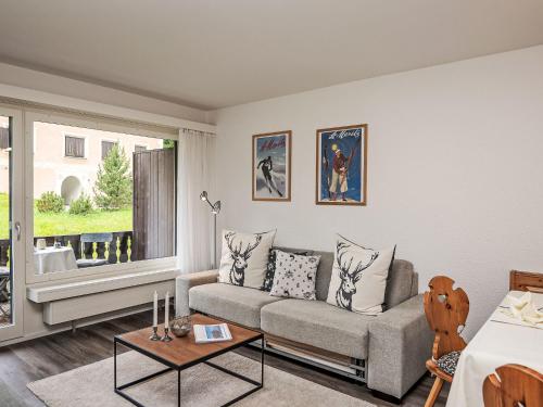 Apartment Chesa Palüdin 10 - Pontresina by Interhome