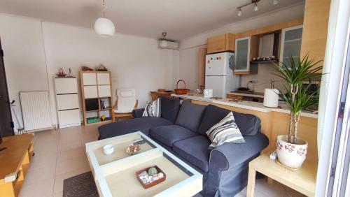 Modern 2 bedroom cozy, quiet and bright apartment in Marousi