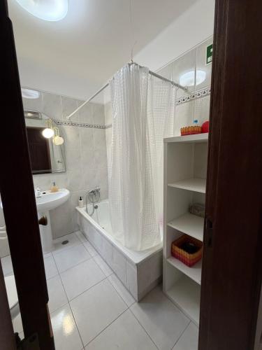 4-Bedroom Villa 15 Min to Albufeira, Pool and AC