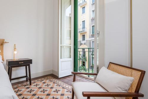 Stylish flat on the Navigli for 6