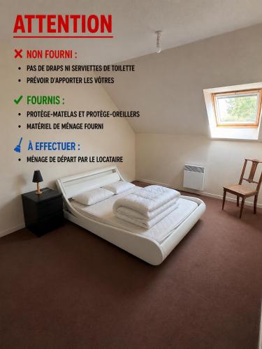 a bedroom with a bed with words on the wall at Maison 3 chambres in Morlaix
