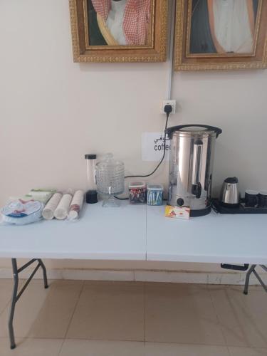 a white counter top with a blender on it at فندق علي عايض الدوسري in Abu Arish