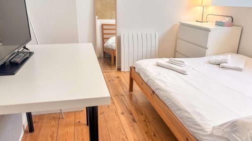 Charming Apartment with a Mezzanine Bedroom in a Peaceful Bordeaux Neighborhood