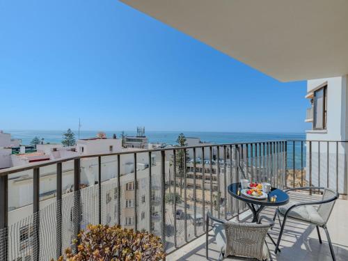 Apartment Excellent seafront & seaview by Interhome