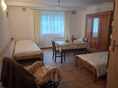 a room with a table and a bed and a dining room at Przystanek Kraszczady in Krasnystaw