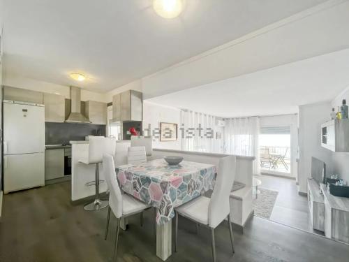 Charmant appartement avec vue sur mer et montagne