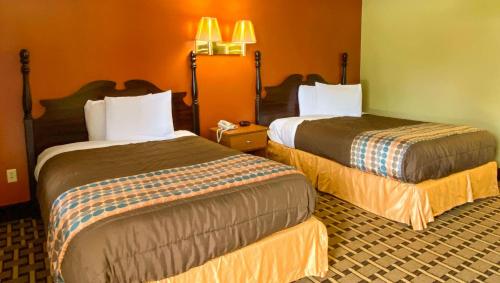 a hotel room with two beds in a room at Rama Inn Bells - Jackson West Hwy 412 in Bells