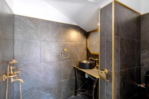 a bathroom with a shower and a sink at Villa Belle Epoque Saint-Raphaël in Saint-Raphaël