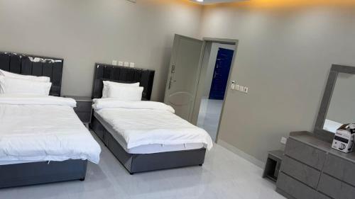 a room with two beds and a mirror in it at الصفا in Jeddah