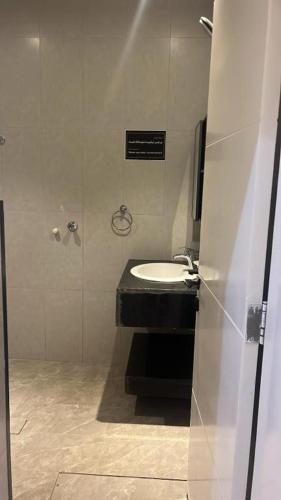 a bathroom with a sink and a shower at استديو تراحيب لبن للضيافة in Riyadh