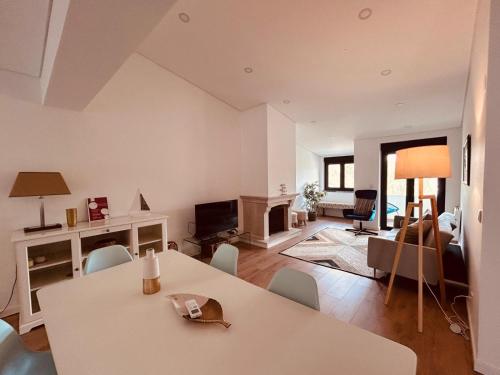 a large living room with a table and chairs at Retiro do Lago in Ferreira do Zêzere