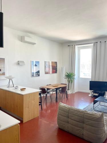 Artistic flat in trendy area, Vieux port