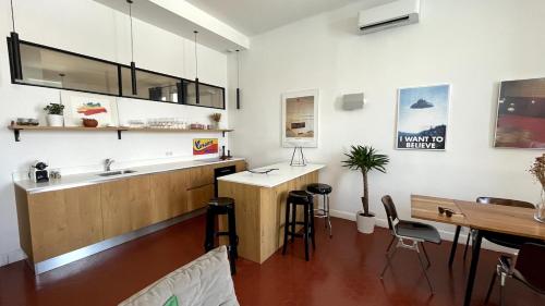 Artistic flat in trendy area, Vieux port