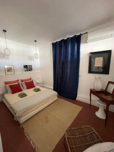 Artistic flat in trendy area, Vieux port