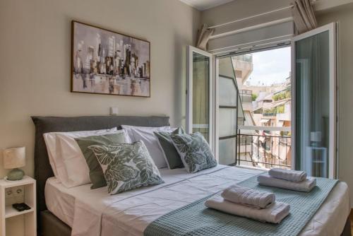 The Athenian Hub 2BR, 3 Minutes to Metro
