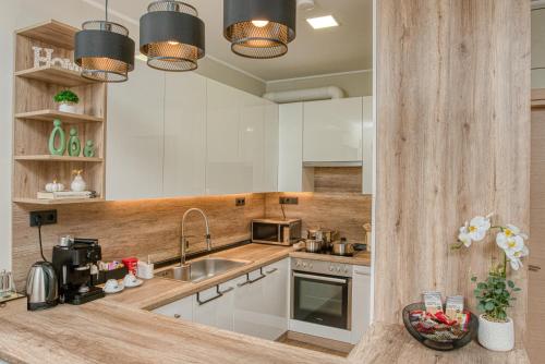 The Athenian Hub 2BR, 3 Minutes to Metro