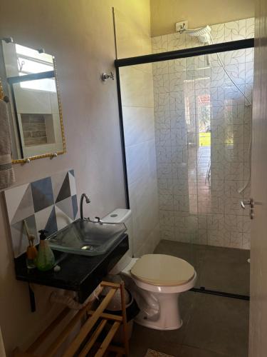 a bathroom with a toilet and a sink and a shower at Villa Dona Jaca - Casa da Mata - 01 in Socorro