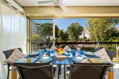 LUXURY Cannes ,2P neuf climatisé, Terrasse exceptionnelle ,parking, croisette