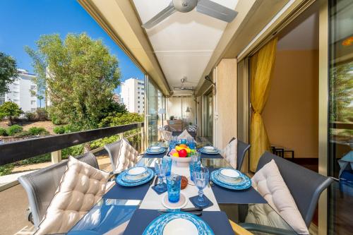 LUXURY Cannes ,2P neuf climatisé, Terrasse exceptionnelle ,parking, croisette