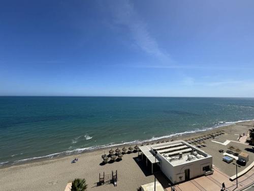 Beachfront 2 Bed Balcony & Sea Views