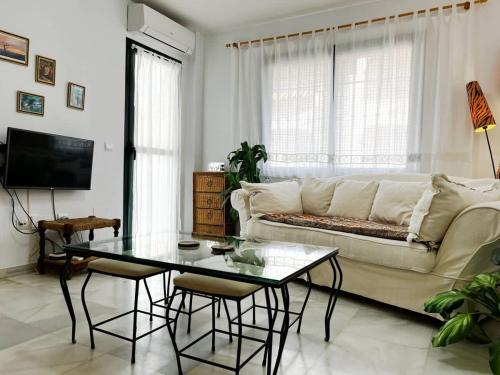 2 Bed Apartment Huge Terrace & Pool