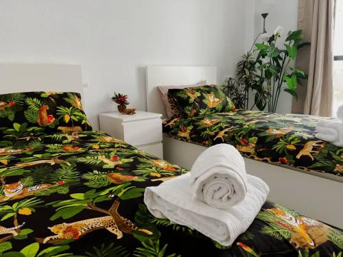 2 Bed Apartment Huge Terrace & Pool
