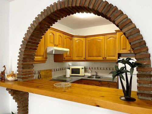 2 Bed Apartment Huge Terrace & Pool